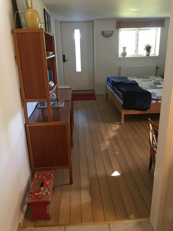 Rum I Villa - Kaerleksudden Norrtaelje Buitenkant foto