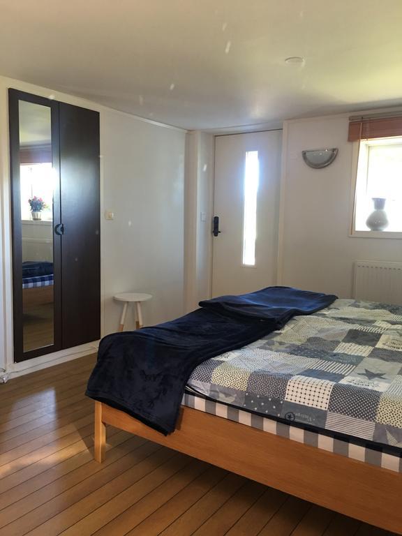Rum I Villa - Kaerleksudden Norrtaelje Buitenkant foto