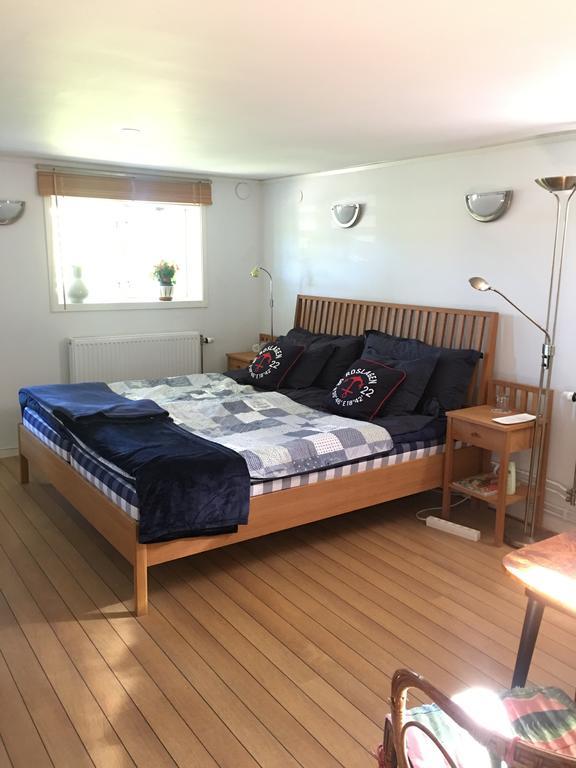 Rum I Villa - Kaerleksudden Norrtaelje Buitenkant foto